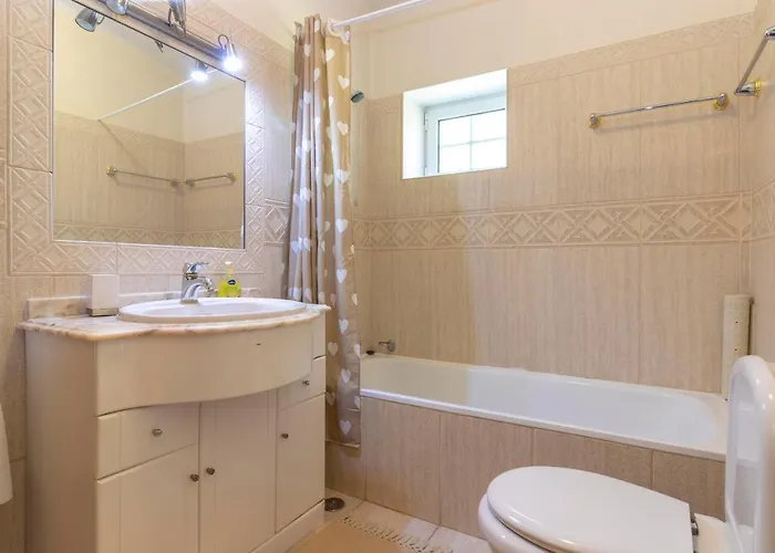 Casa Ouricos Large Pool Bbq Walk To