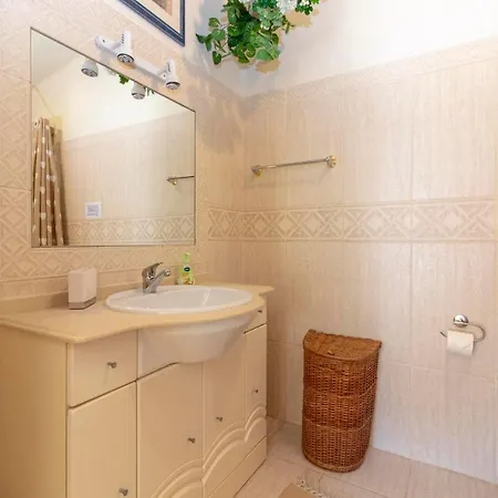 Casa Ouricos Large Pool Bbq Walk To